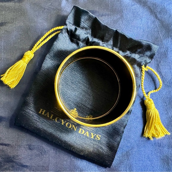 Halcyon Days Enamel Leopard Cuff Bangle in 18k Gold / Medium - Picture 4 of 9